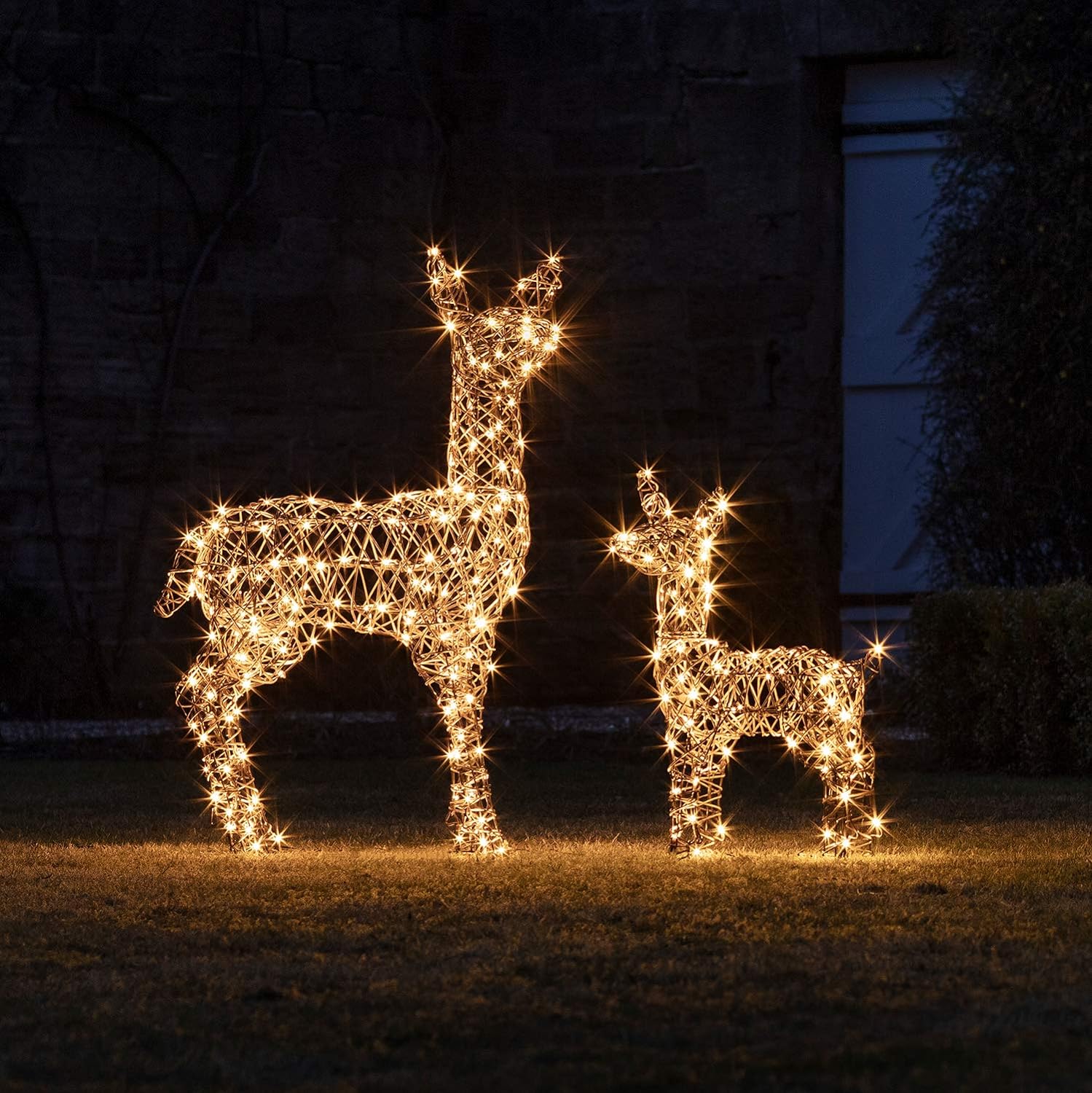 Biche et son faon de Noël lumineux | Trouve ton Bonheur, guide d'achats, idées cadeaux, bons plans et jeux concours