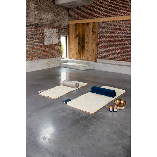 98328970-xl-sur-tapis-de-yoga-en-laine-yin-yoga_1