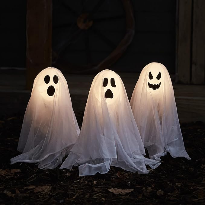 Lot de 3 lampes-torches fantômes avec LED blanc froid. Fonctionne à piles, certifié IP44 pour une déco Halloween extérieure effrayante. Jardin, balcon ou terrasse.