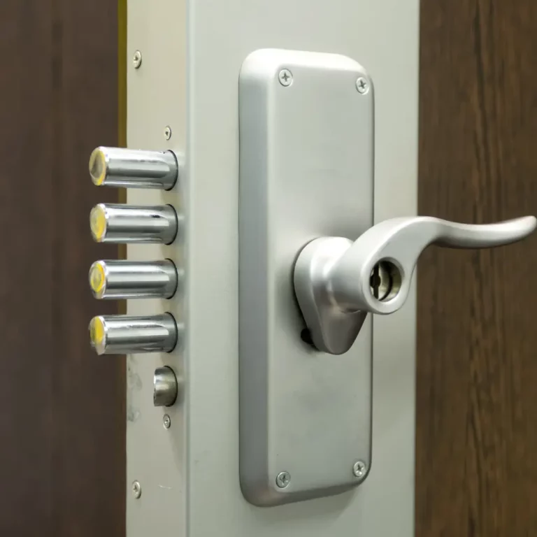 Sécurité maison – porte blindée et serrures renforcées