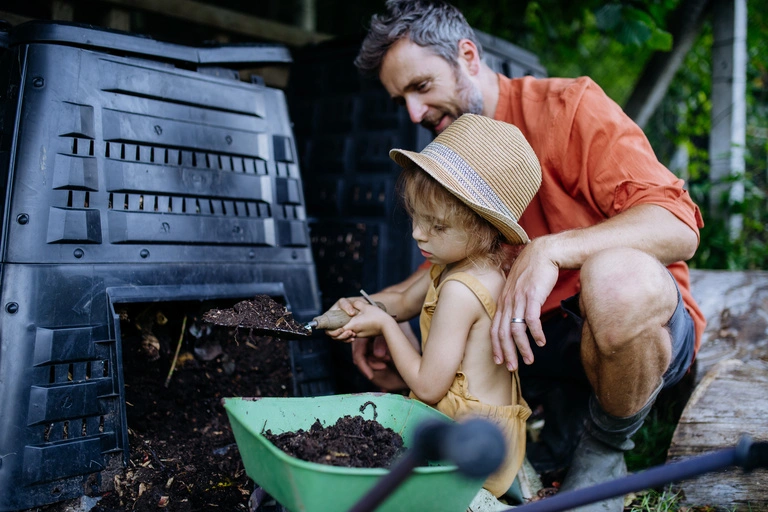 le compostage en famille